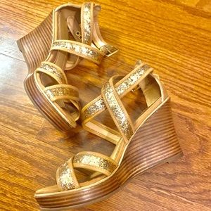 Like new Sperry Gold Glitter Wedges size 8